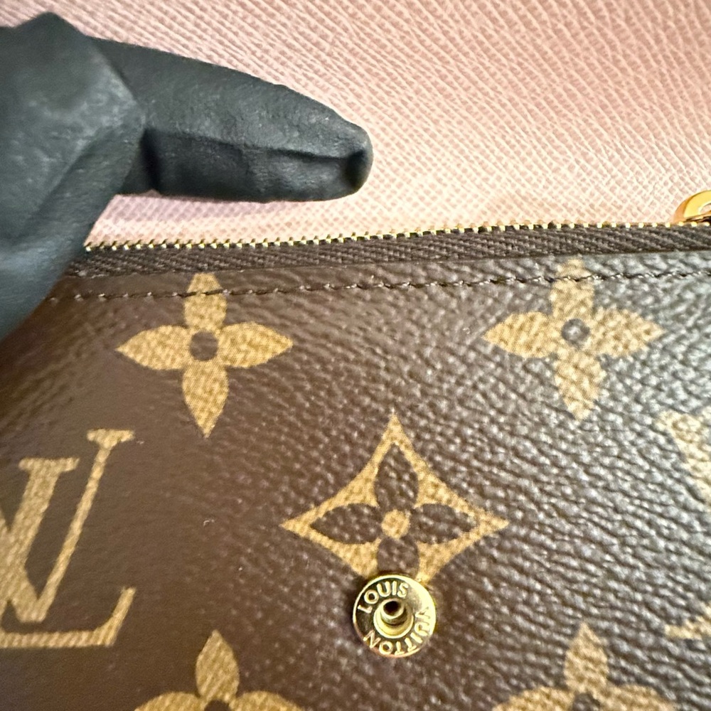 Louis Vuitton Rosalie Coin Purse - Picture 10 of 11